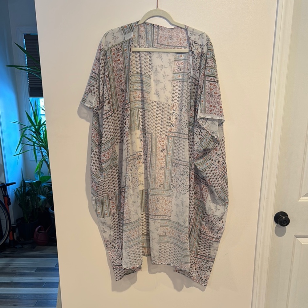 Cream and Gray Geometric Tunic Top